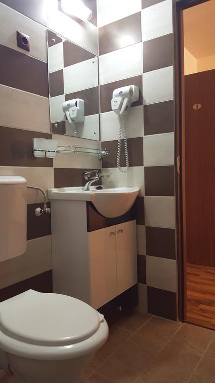 فندق Casa Alex Târgu Jiu المظهر الخارجي الصورة