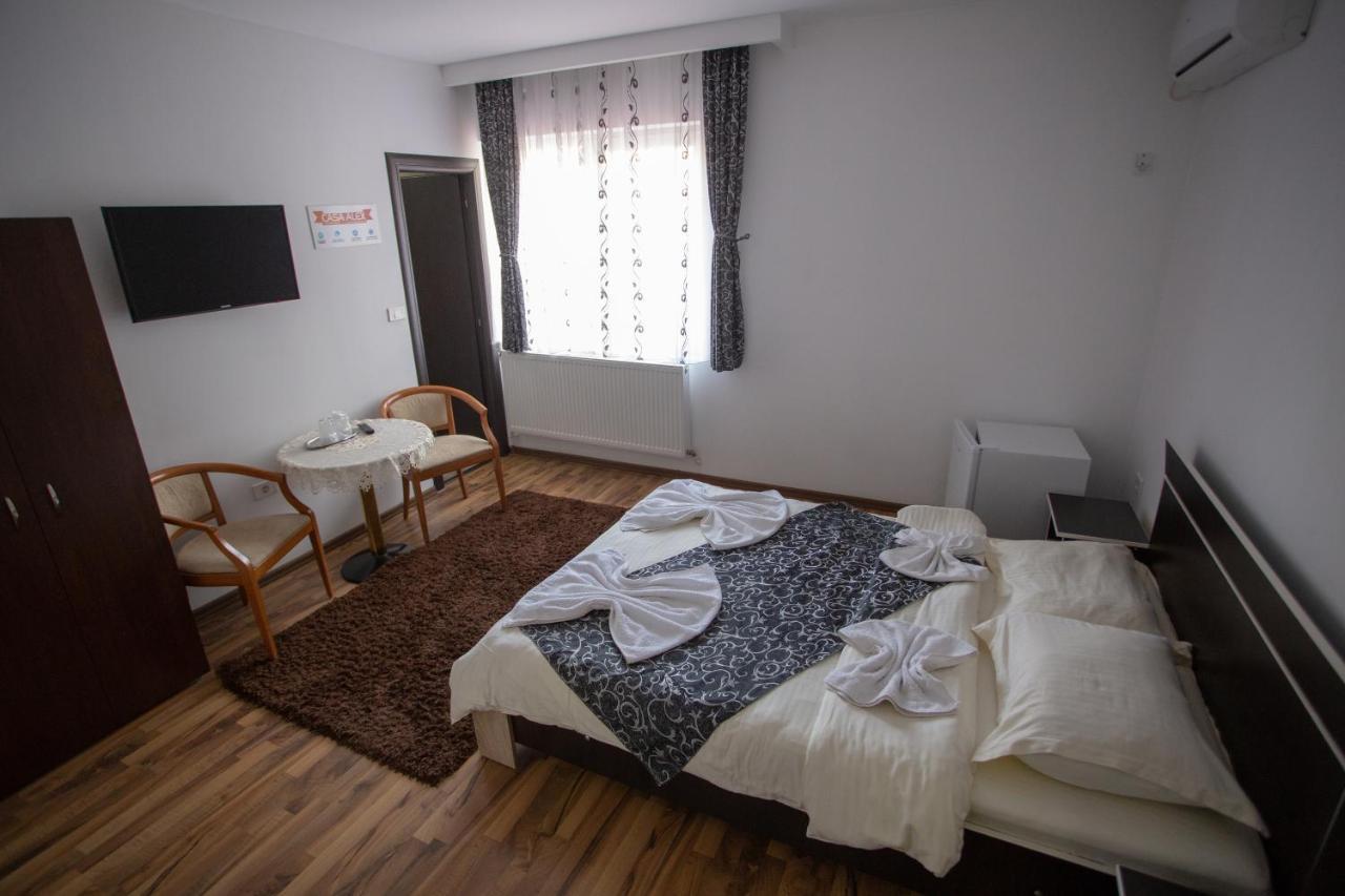 فندق Casa Alex Târgu Jiu المظهر الخارجي الصورة