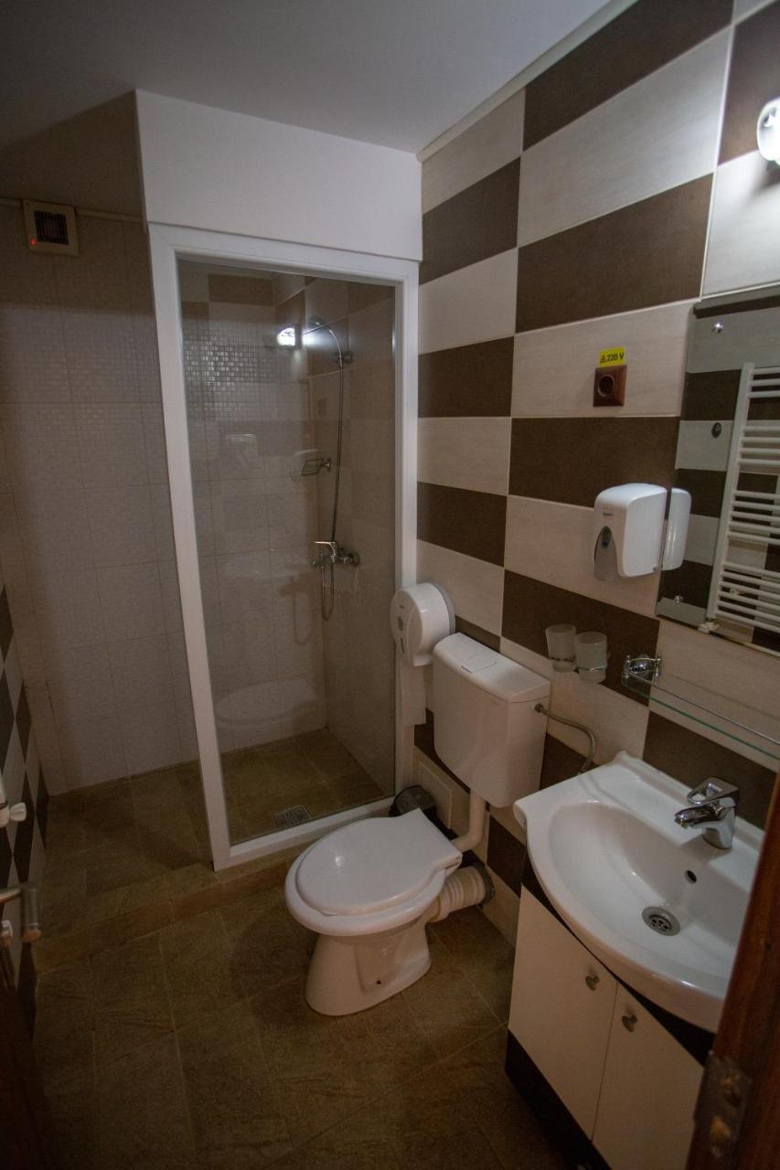 فندق Casa Alex Târgu Jiu المظهر الخارجي الصورة